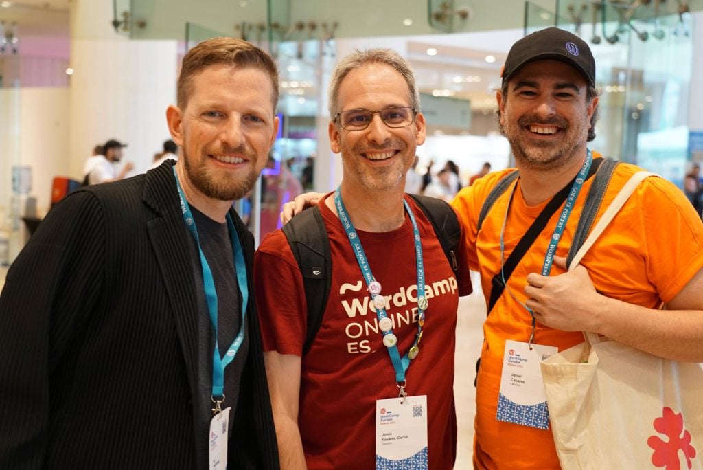 Javier at WordCamp Europe 2023 with fellow Spanish WordPress contributor Jesus Yesares and WordPress founder Matt Mullenweg